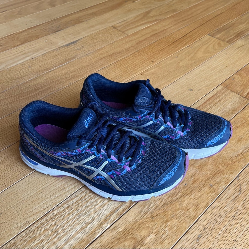 ASICS Women's Athletic Shoes, size 8